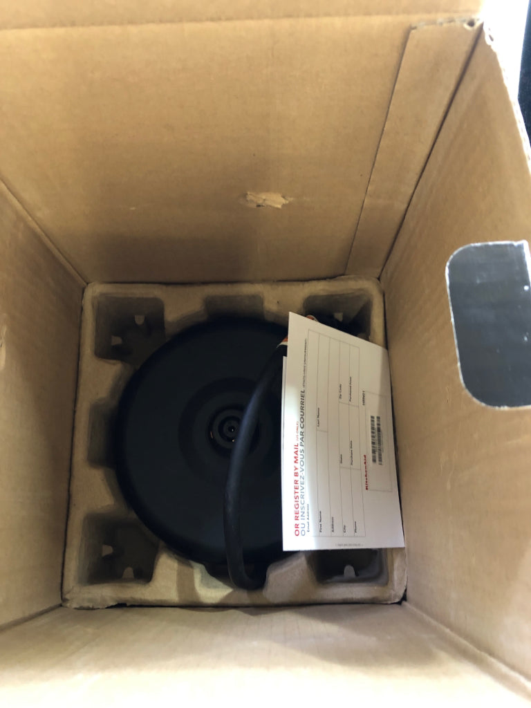 NIB KITCHEN AID ELECTRIC KETTLE- MINT GREEN