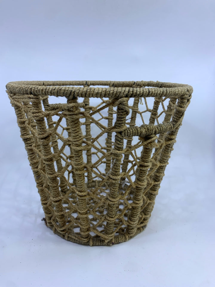 WOVEN BOHO BASKET.