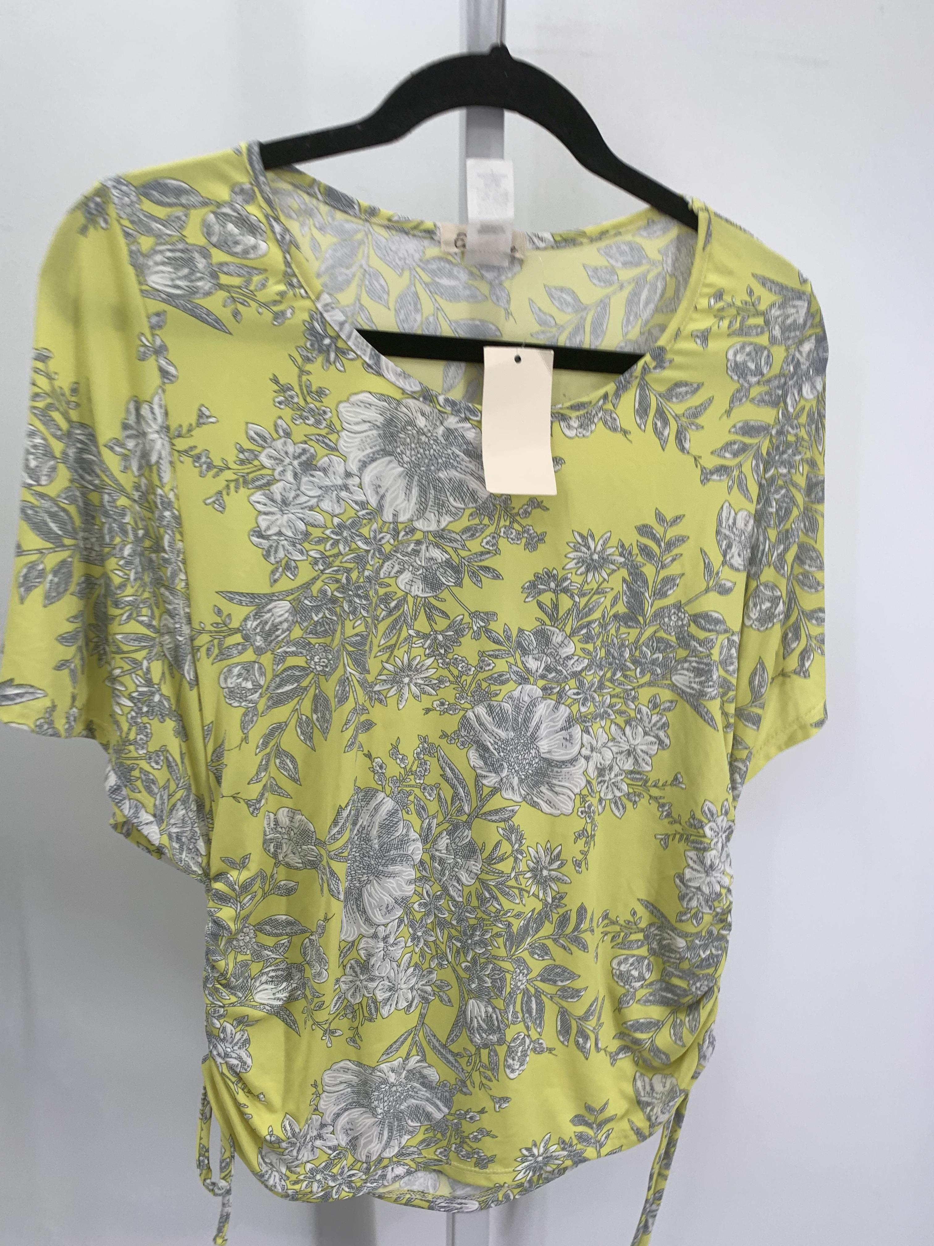 Size Small Misses Short Sleeve Shirt