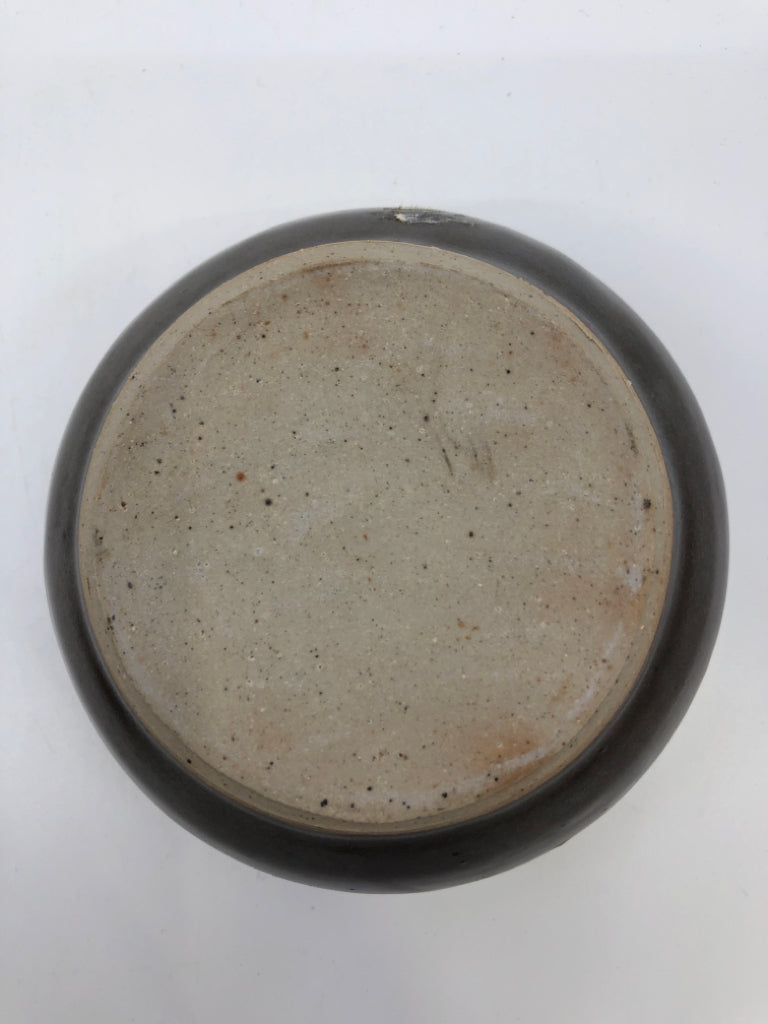 DARK BROWN POTTERY BOWL.