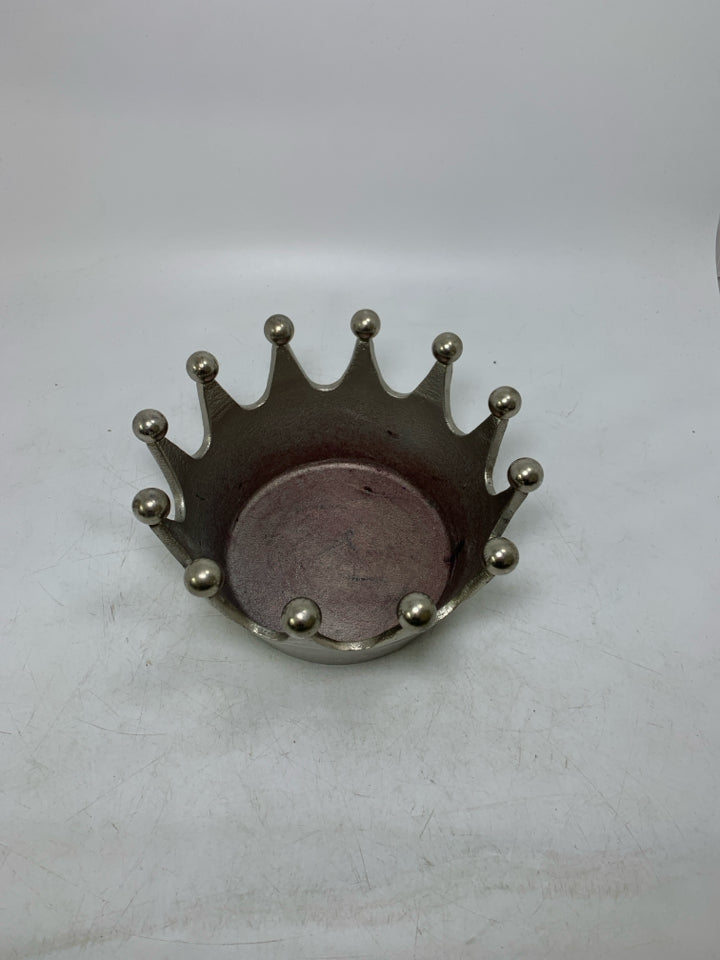 METAL CROWN SHAPED BOWL.