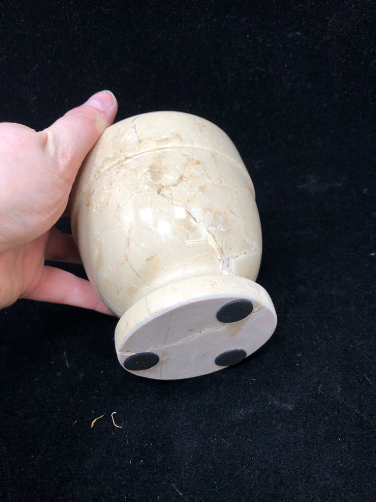 CREAM MARBLE MORTAR & PESTLE SET.