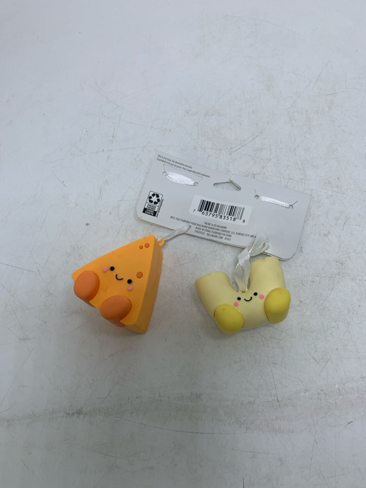 HALLMARK BETTER TOGETHER MAGNET MAC & CHEESE ORNAMENTS IN PACKAGE.