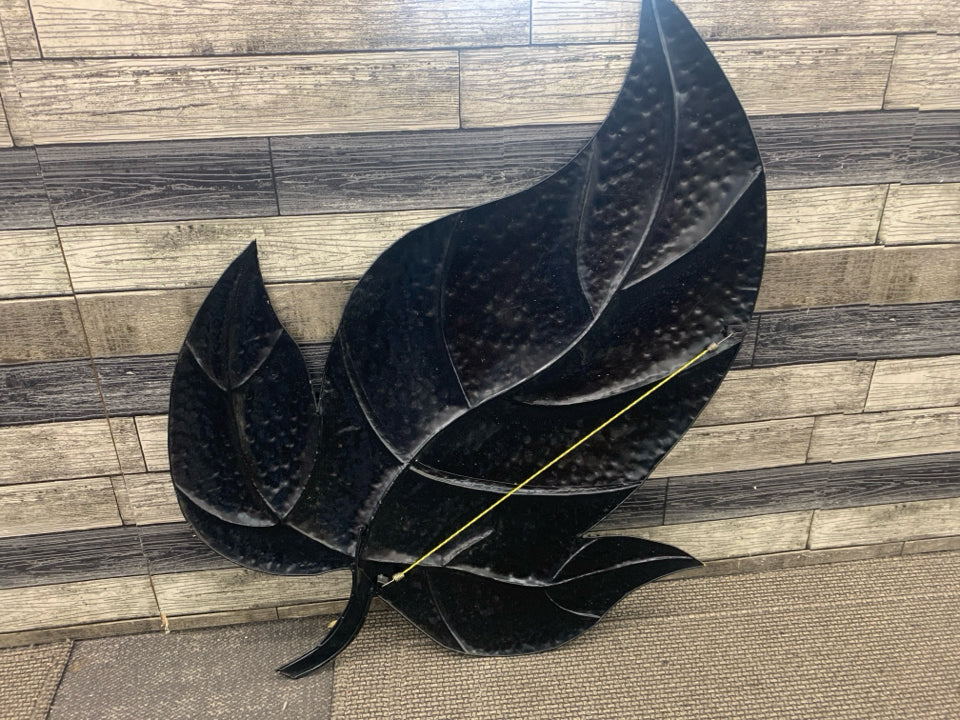 LARGE BRONZE METAL LEAF SHAPED WALL HANGING.
