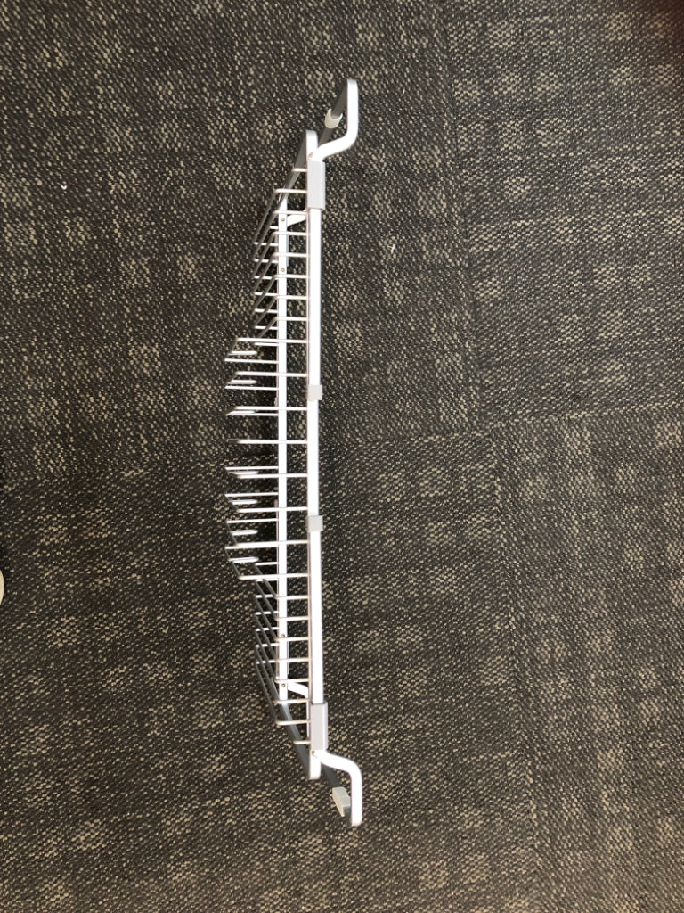 ADJUSTABLE METAL DISH RACK.