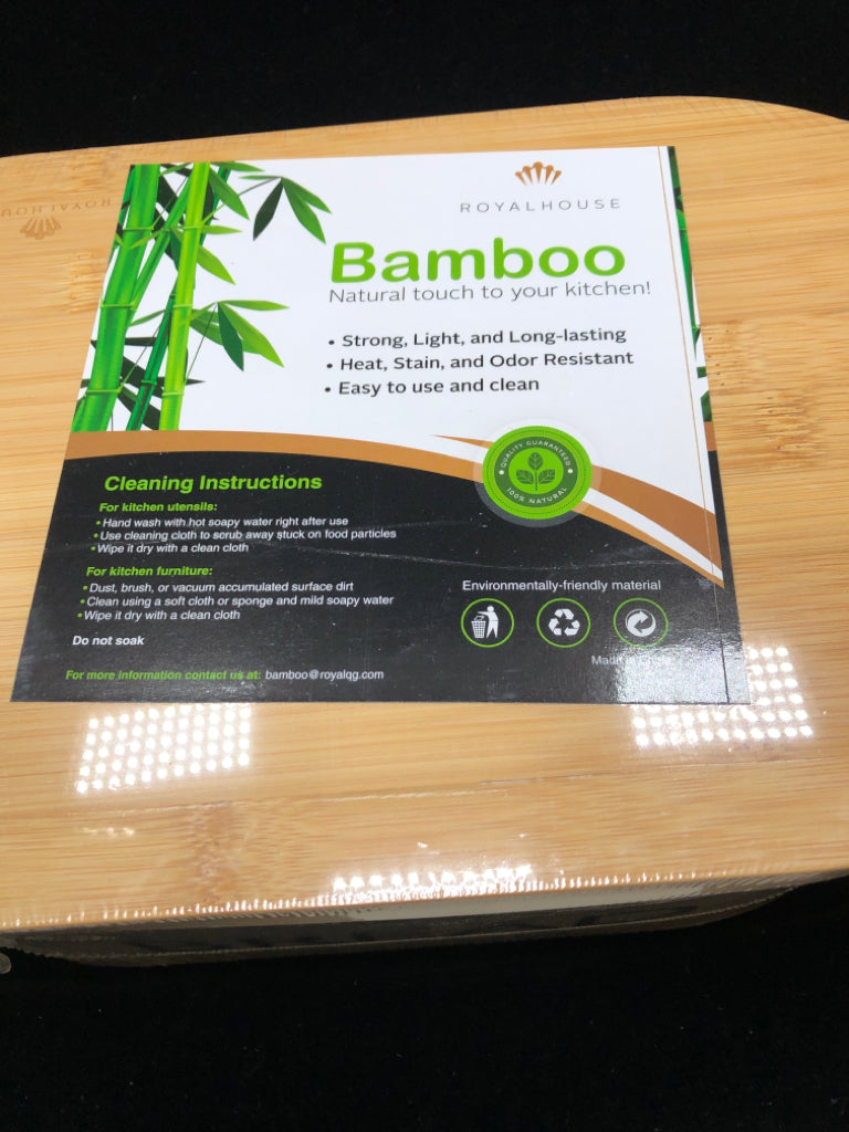 NWT BAMBOO BREAD BOX.