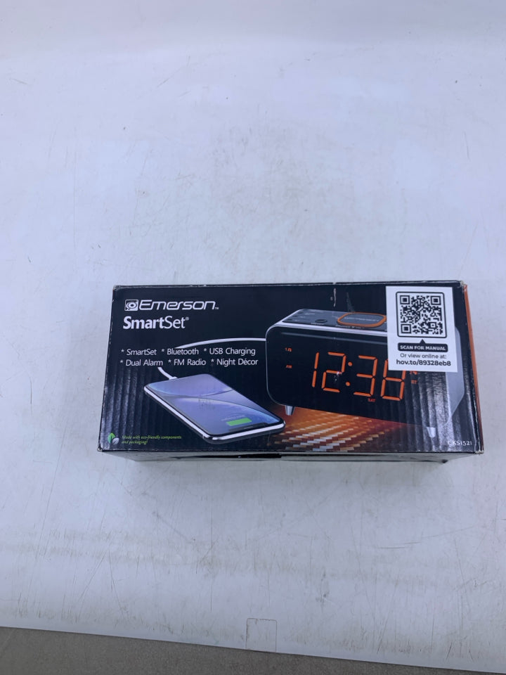 NIB EMERSON SMART SET ALARM CLOCK.
