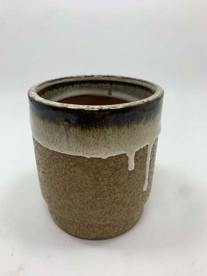 BROWN/WHITE DRIP GLAZE PLANTER.