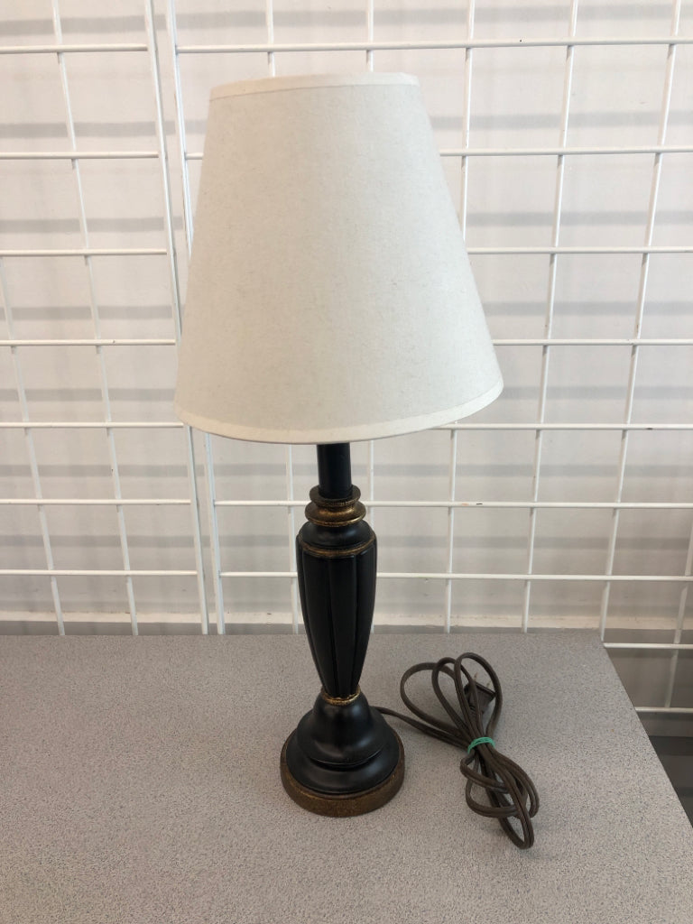 SM BLACK LAMP W/CONE SHADE.