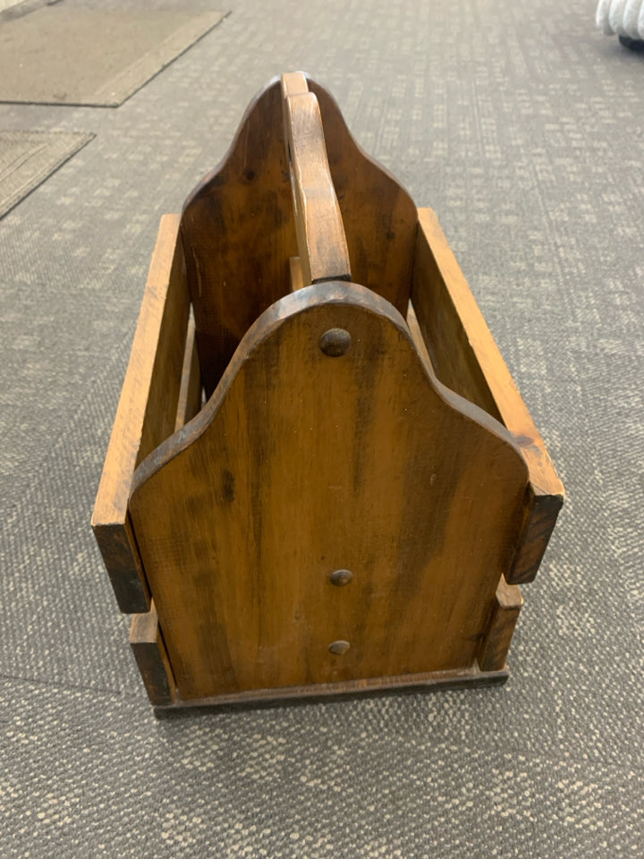 VTG WOOD MAGAZINE RACK.
