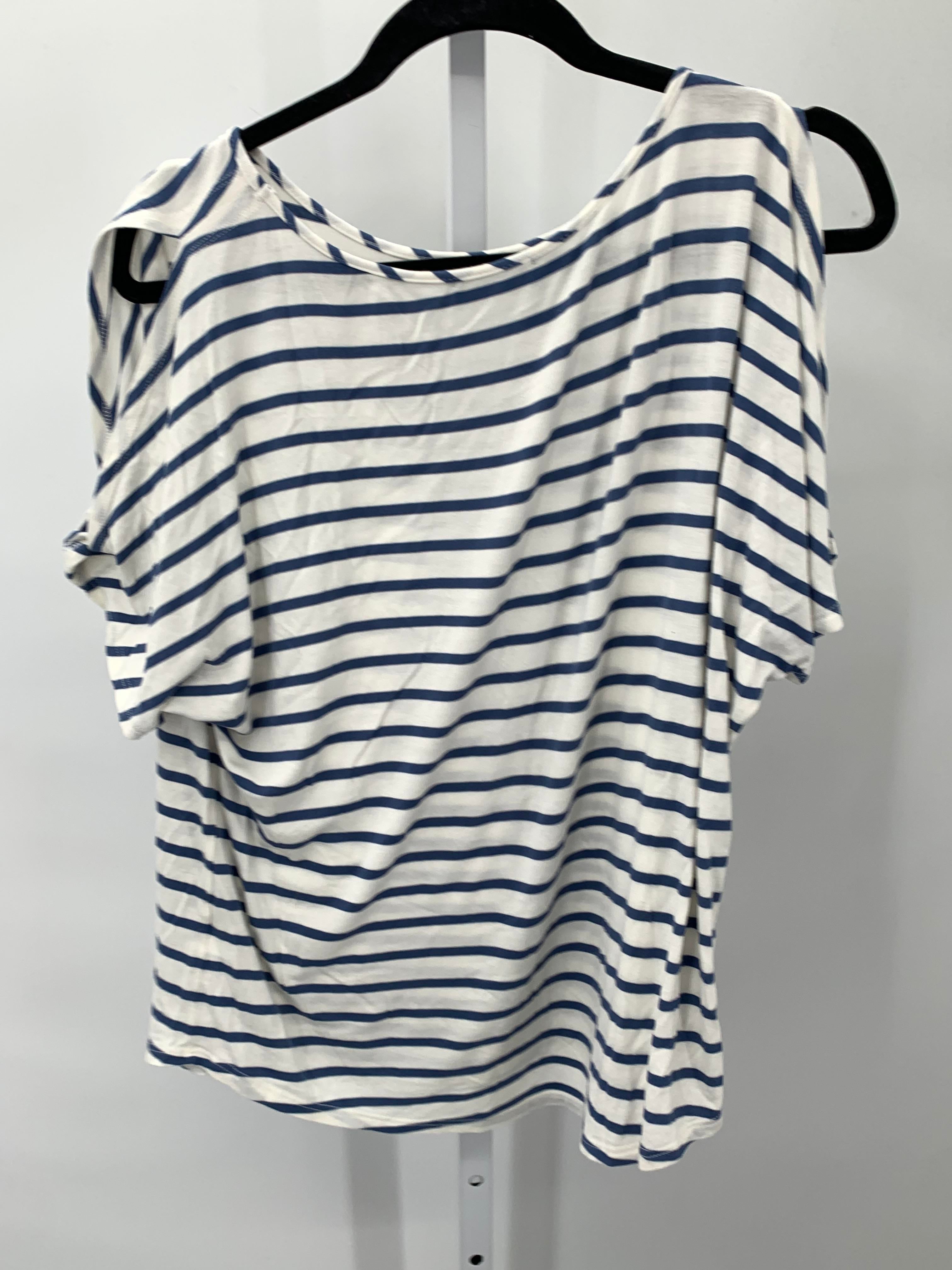 Size Medium Misses Short Sleeve Shirt