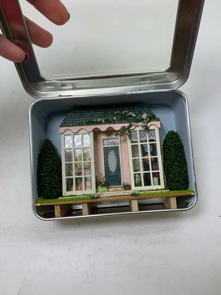 FLOWER SHOP DISPLAY IN METAL BOX.