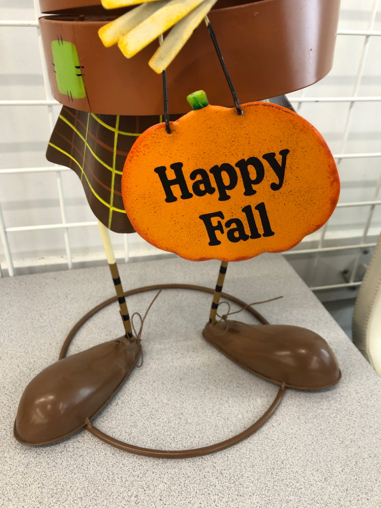 WIGGLING METAL SCARECROW "HAPPY FALL".