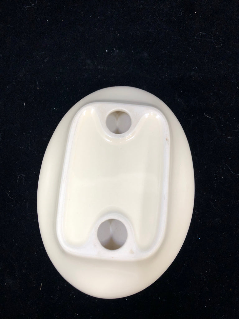 CREAM OVAL CERAMIC SOAP DISH.