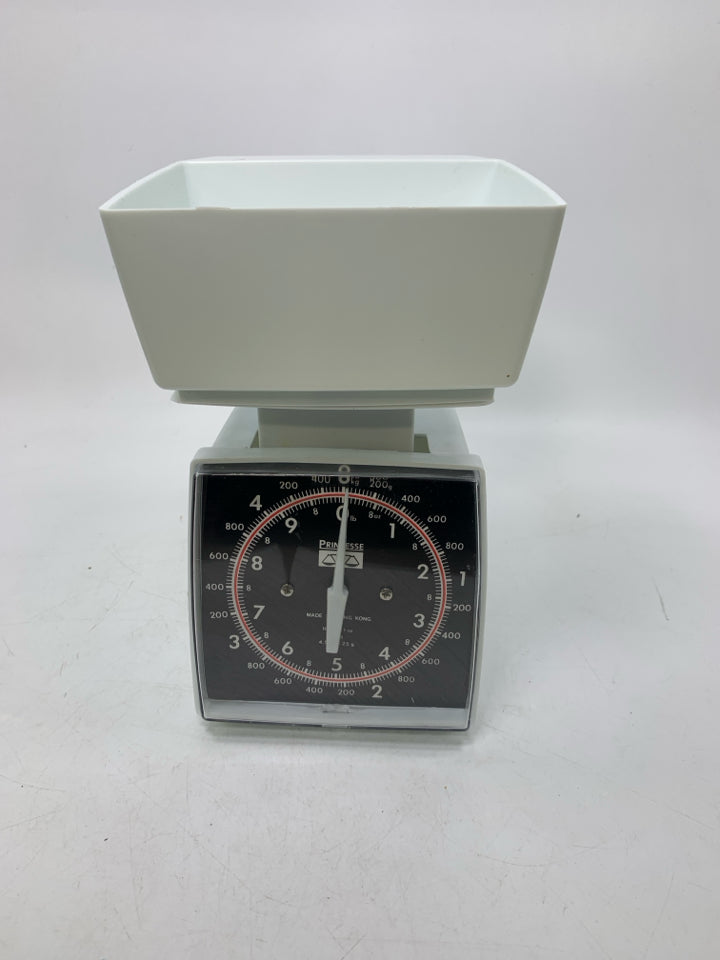 VTG PLASTIC PRINCESSE FOOD SCALE.