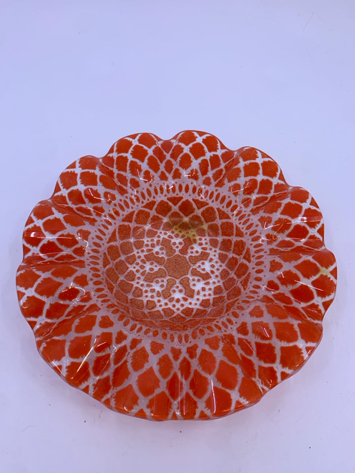 RED RUFFLED FUSED GLASS CANDLE PLATE.
