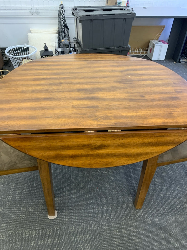 SMALL ROUND DROP LEAF TABLE +2 CHAIRS.