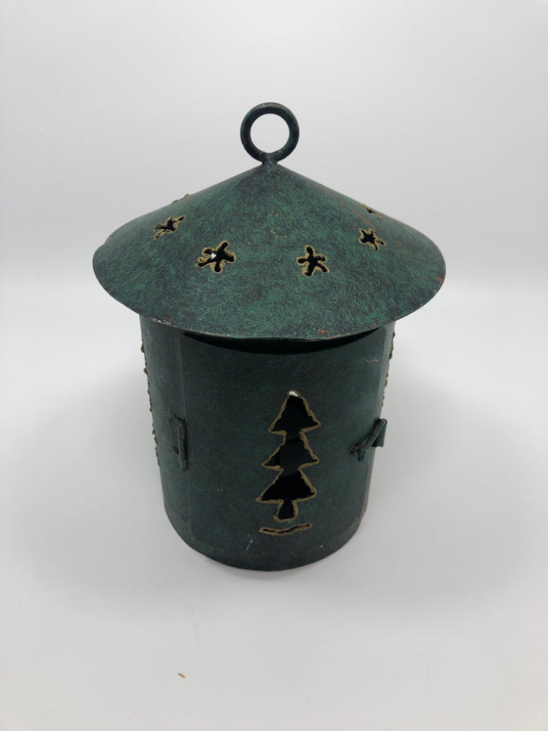 GREEN METAL WINTER CANDLE LANTERN.