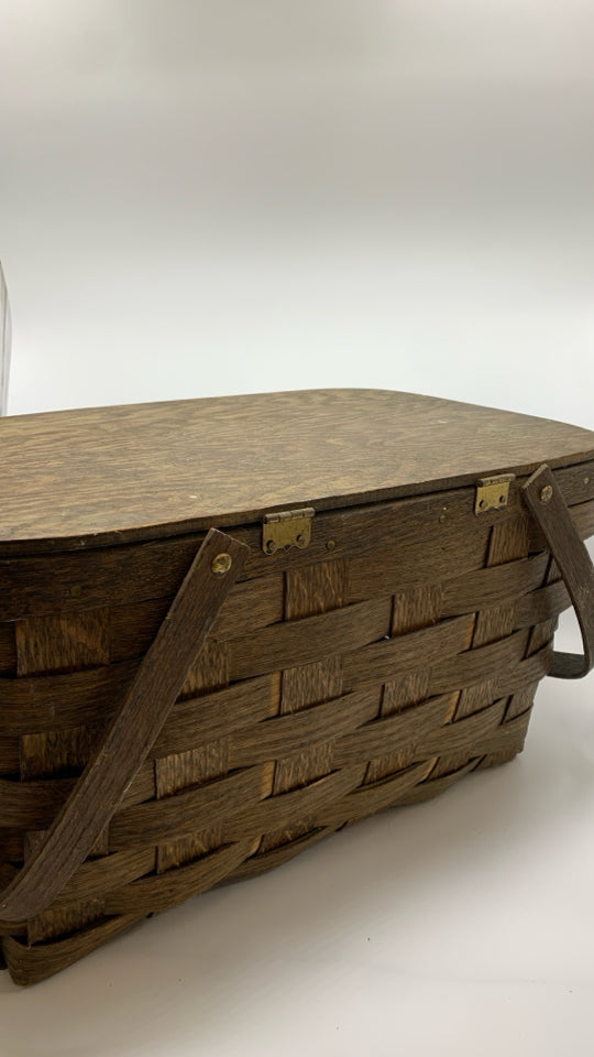 VTG BROWN WOVEN BASKET W/FLIP LID AND HANDLES.