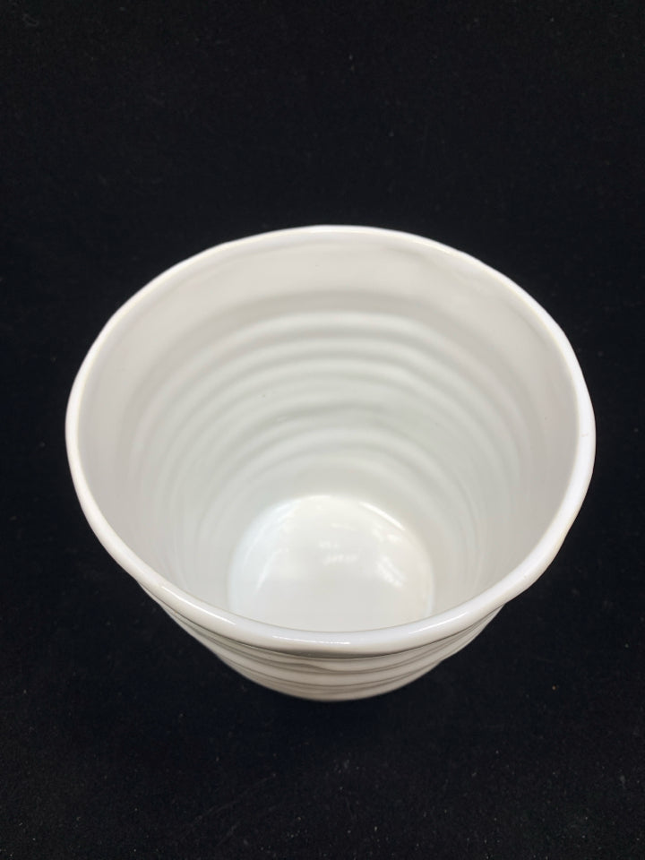 WHITE CERAMIC RIBBED PLANTER.