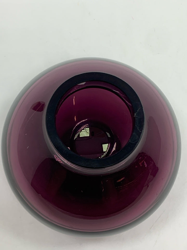SM PURPLE BLOWN GLASS VASE.