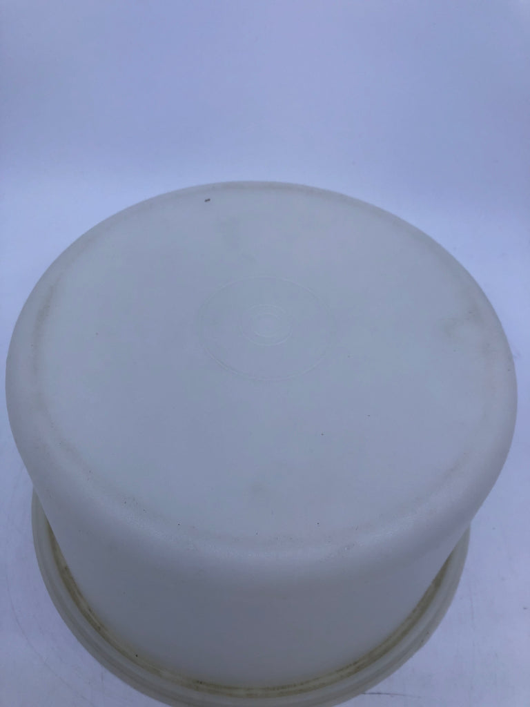 PLASTIC TUPPERWARE CAKE CARRIER.