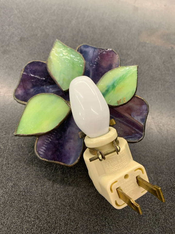STAINED GLASS FLOWER NIGHT LIGHT.