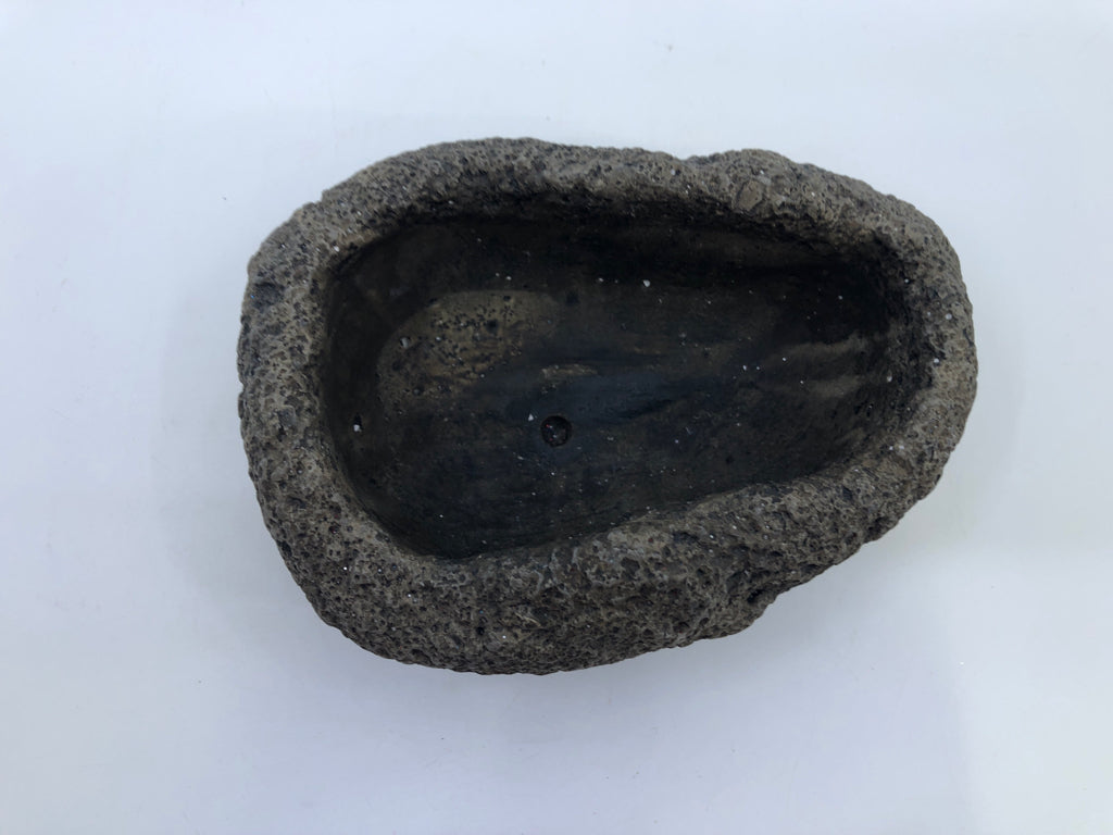 FAUX ROCK STYLE PLANTER.