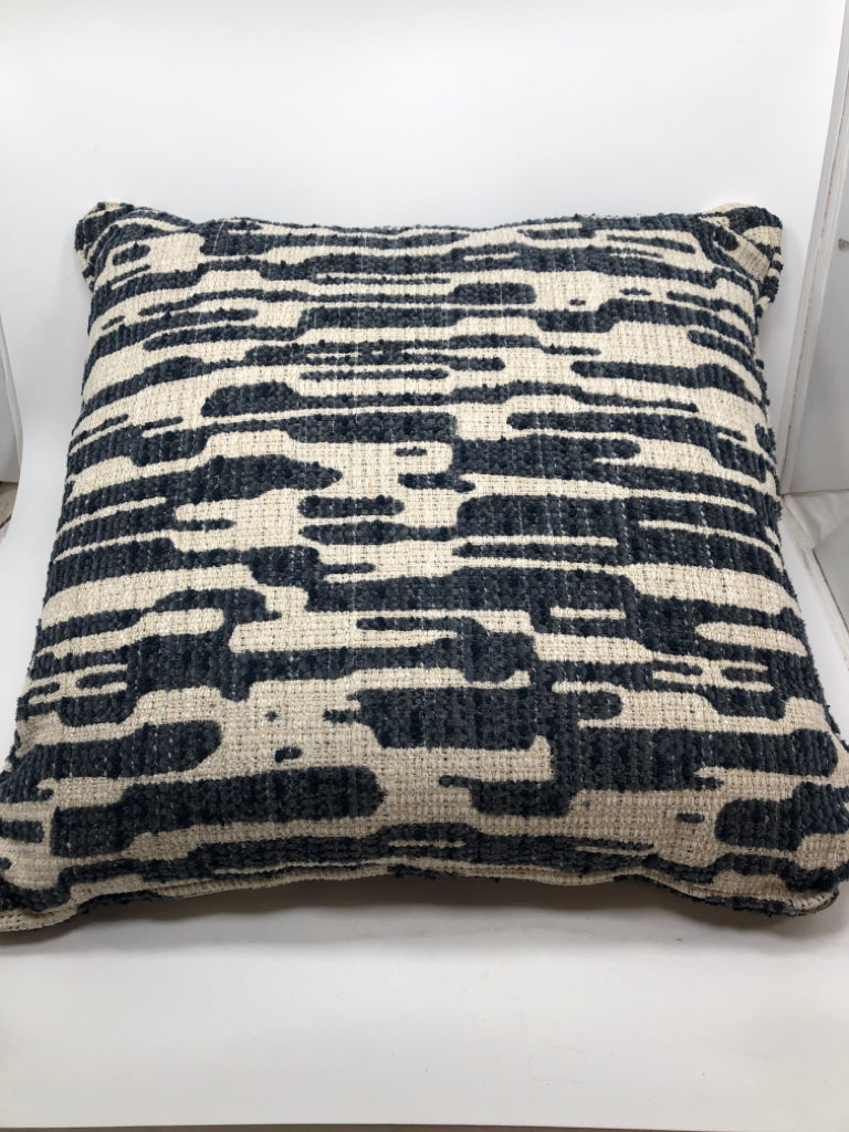 BLUE DESIGN ACCENT PILLOW.