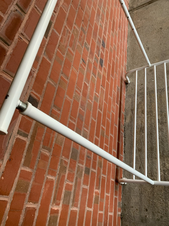 WHITE CLOTHES RACK ON WHEELS & ADJUSTABLE HEIGHT.