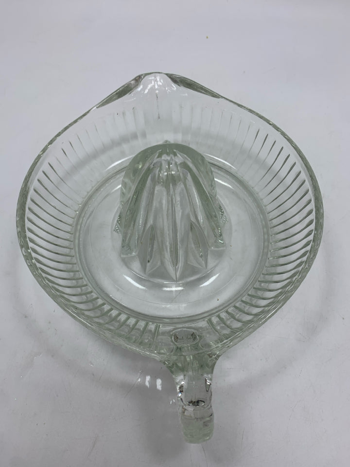 VTG CLEAR GLASS CITRUS JUICER.