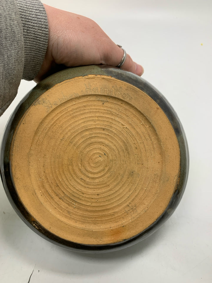 HEAVE DARK BROWN/BLUE OUTER WHITE INSIDE POTTERY BOWL.