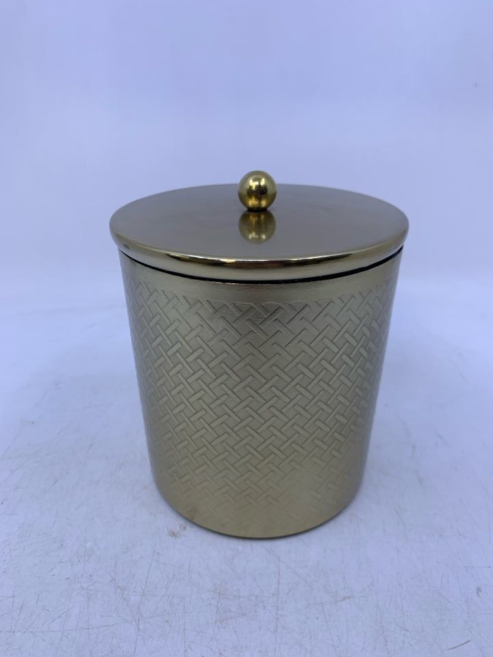 GOLD METAL W/ EMBOSSED LINES.