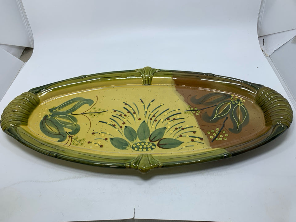 LARGE OVAL DETAILED TRAY.