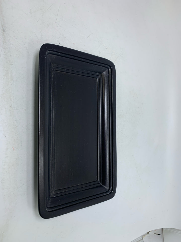 FOOTED BLACK RECTANGLE TRAY.