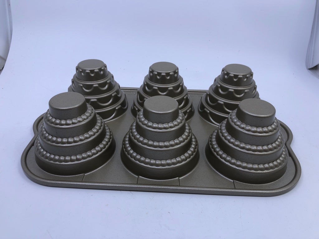 NORDICWARE TIERED CAKELET PAN.