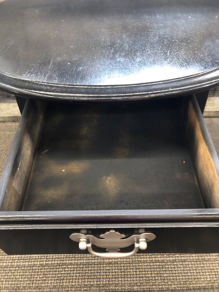 BLACK PAINTED WOOD SIDE TABLE W/DRAWER.