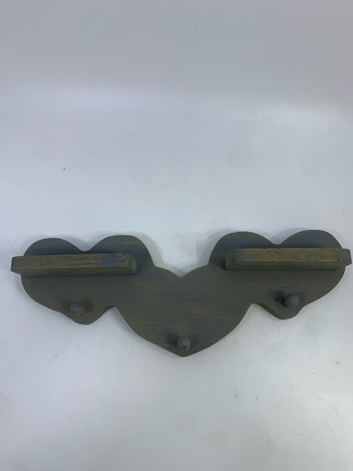 BLUE HEARTS SMALL WOOD SHELF W/HOOKS.