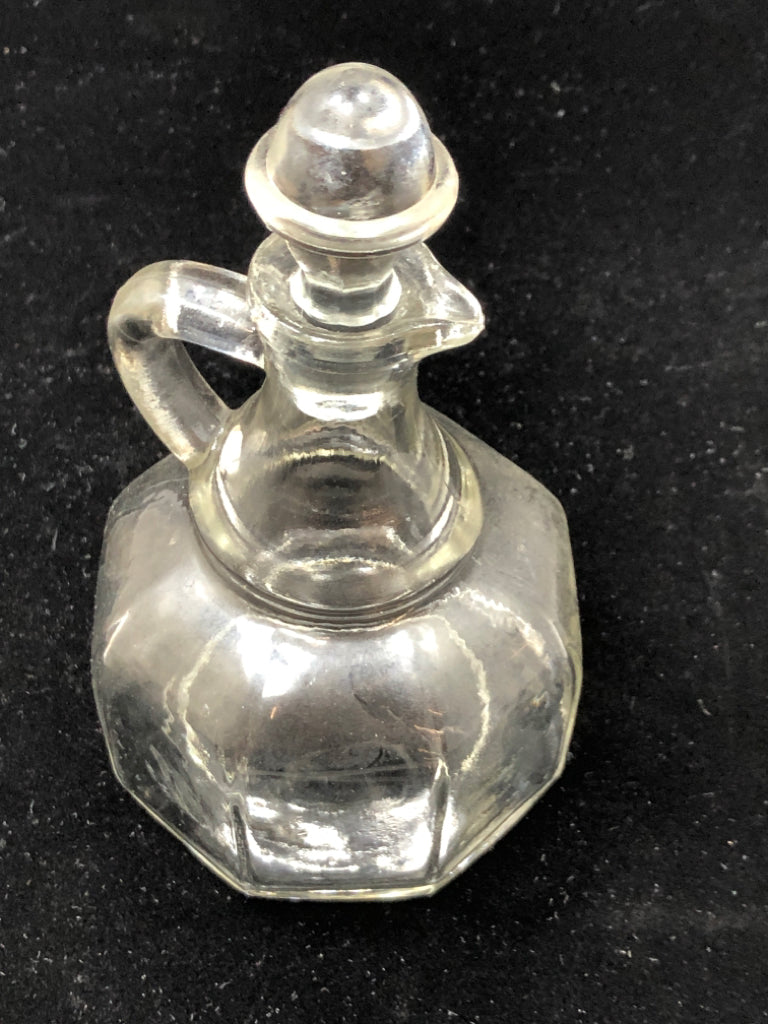 CLEAR GLASS OIL/VINEGAR BOTTLE W/STOPPER.