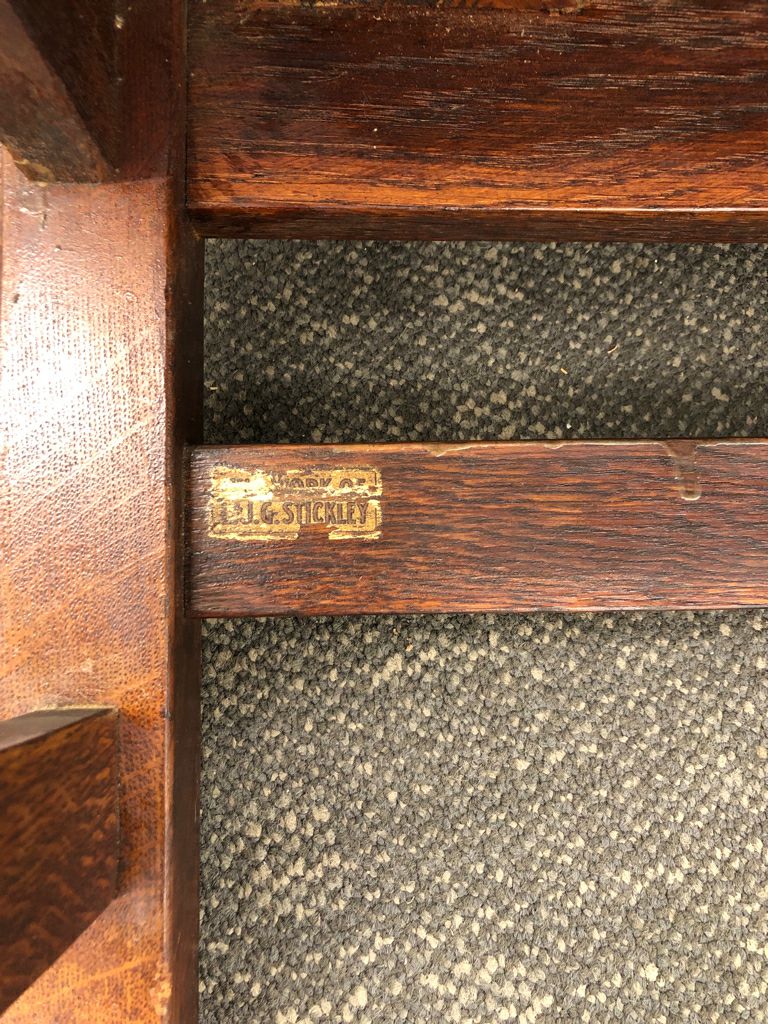 VTG L & JG STICKLEY BOW ARM MISSION OAK CHAIR W/QUILTED SEAT.