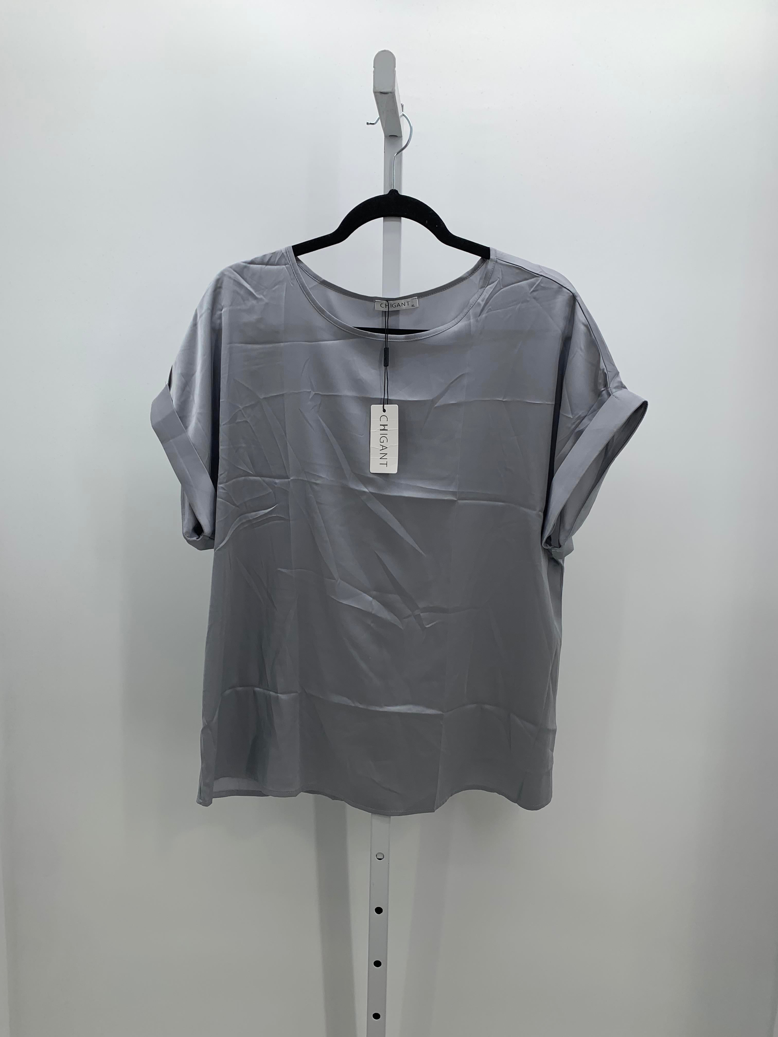 Size Extra Large Misses Short Sleeve Shirt