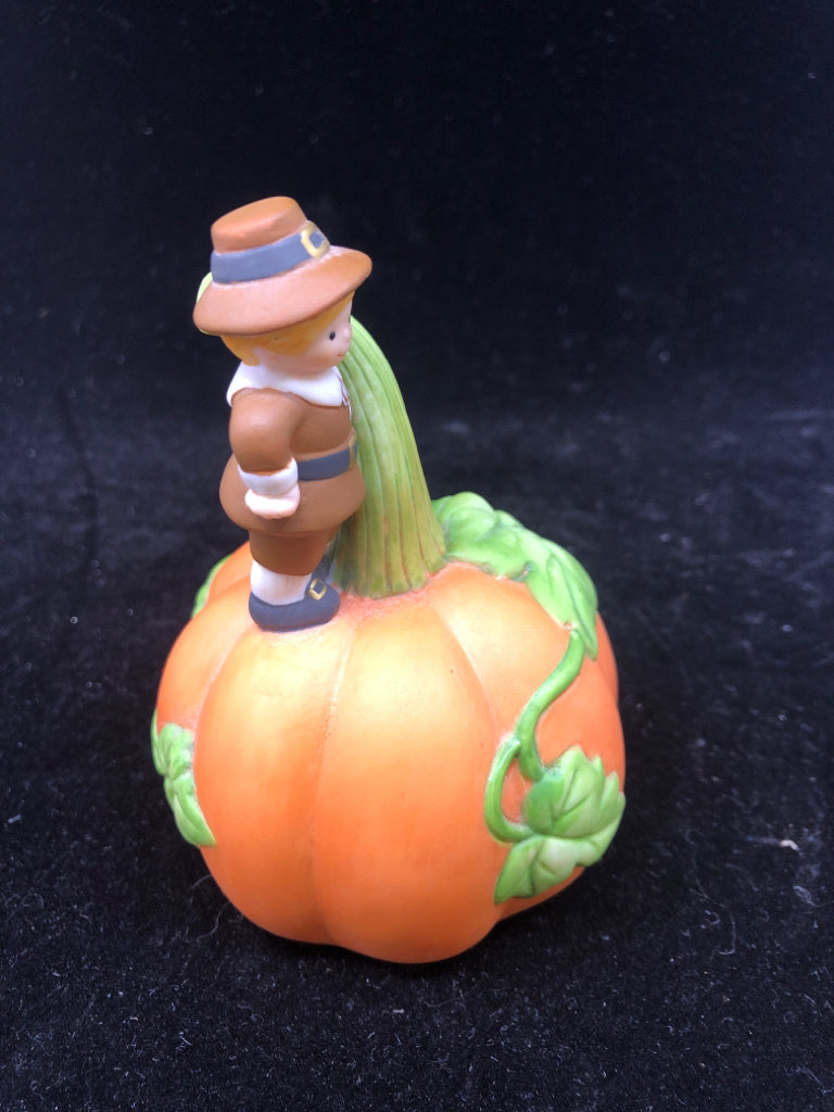 AVON PILGRIM W/PUMPKIN BELL.