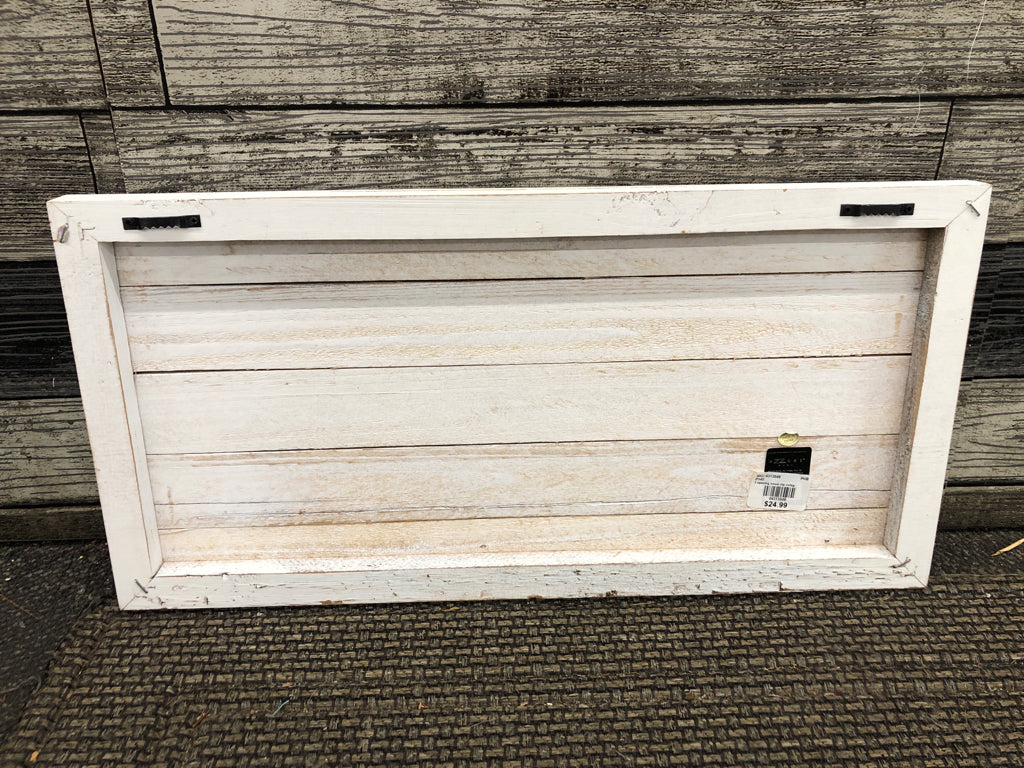 DISTRESSED WHITE WOOD PHOTO HOLDER.
