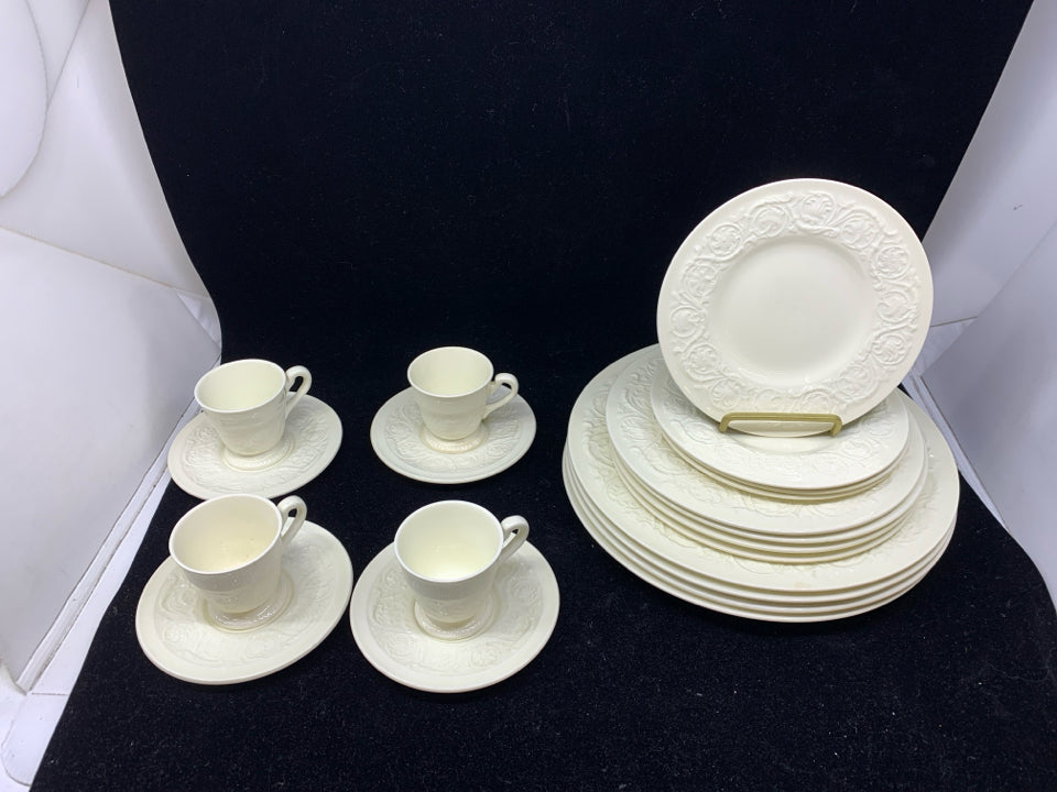20PC VTG WEDGWOOD FLOWER SCROLL DINNER SVC FOR 4.