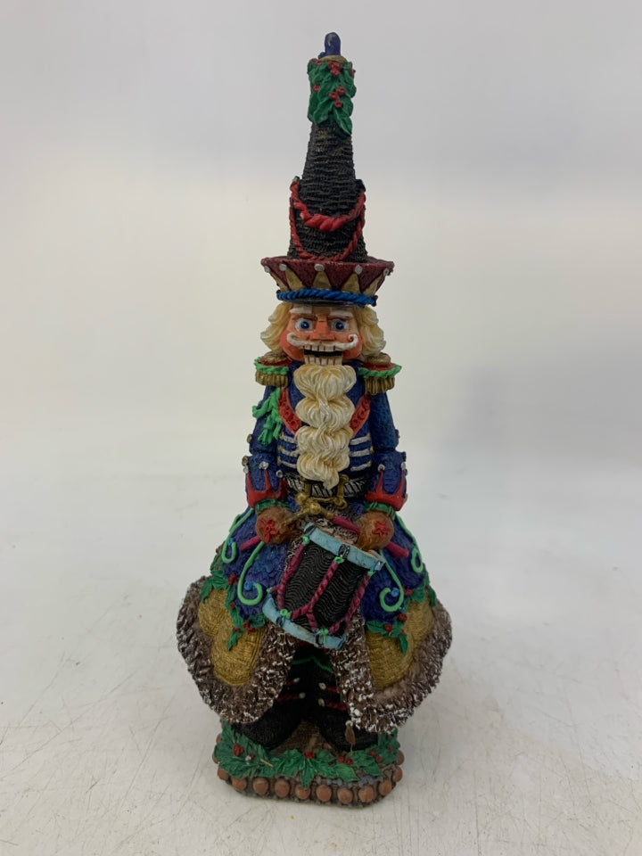 VTG CRINKLE CRACKER HOLDING A DRUM RESIN.