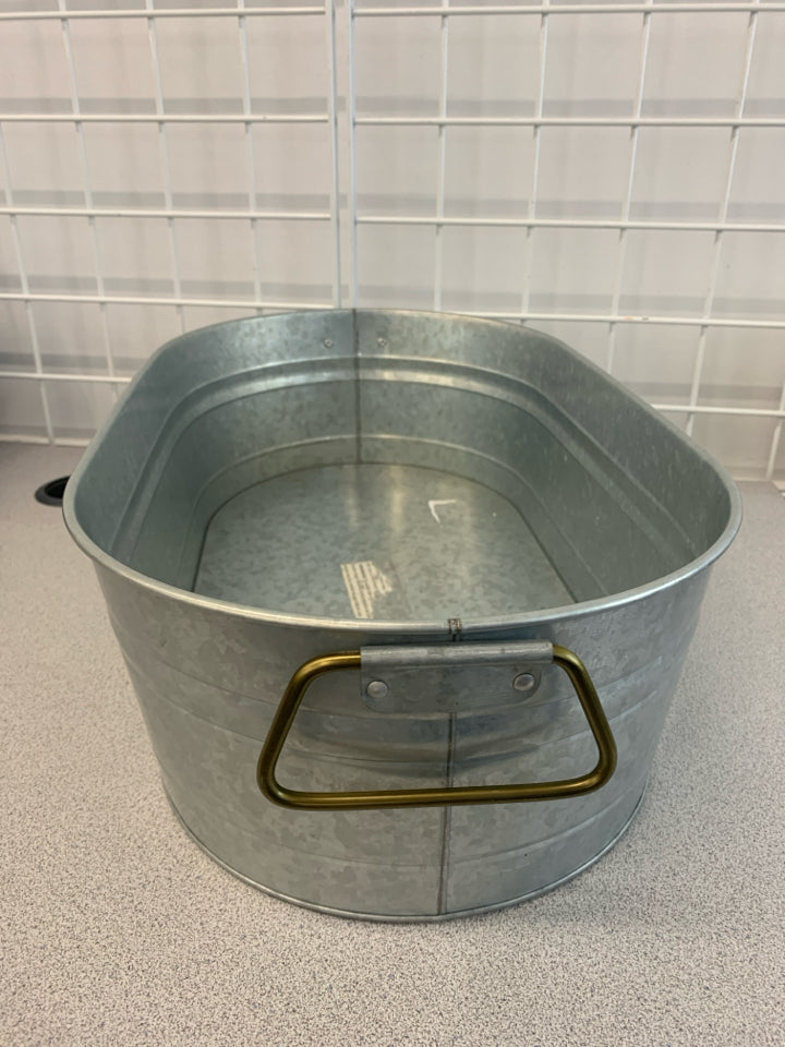 GALVANIZED TIN BUCKET.