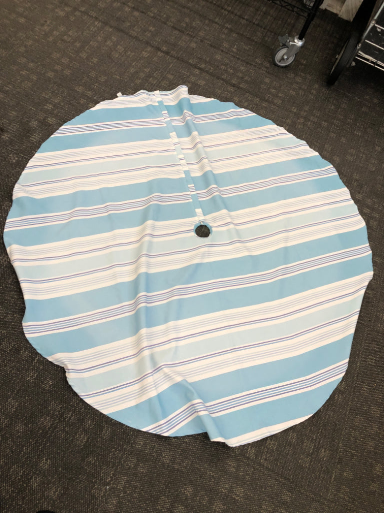 BLUE/WHITE ROUND ZIP TABLE CLOTH.