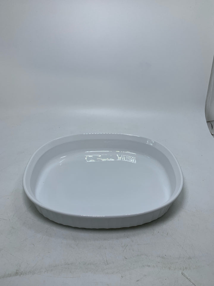 OVAL SHALLOW CASSEROLE DISH.