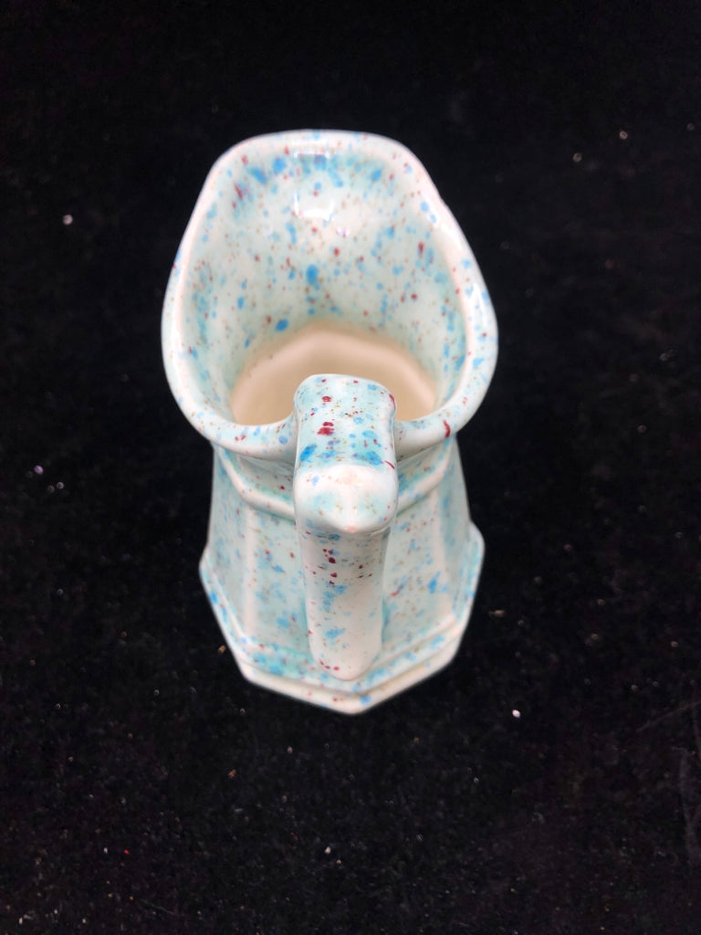 VTG SMALL BLUE SPECKLED CREAMER.