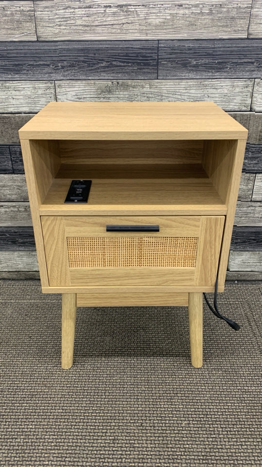 LT WOOD NIGHTSTAND W/DRAWER AND OUTLET STRIP.